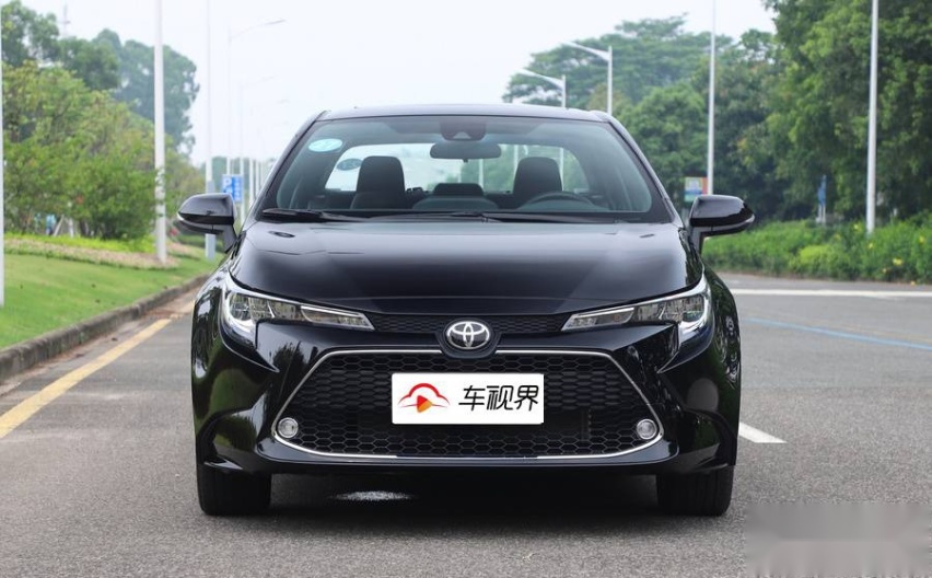14万买个省心的轿车，雷凌和昂克赛拉怎么选？细小对比发现差距