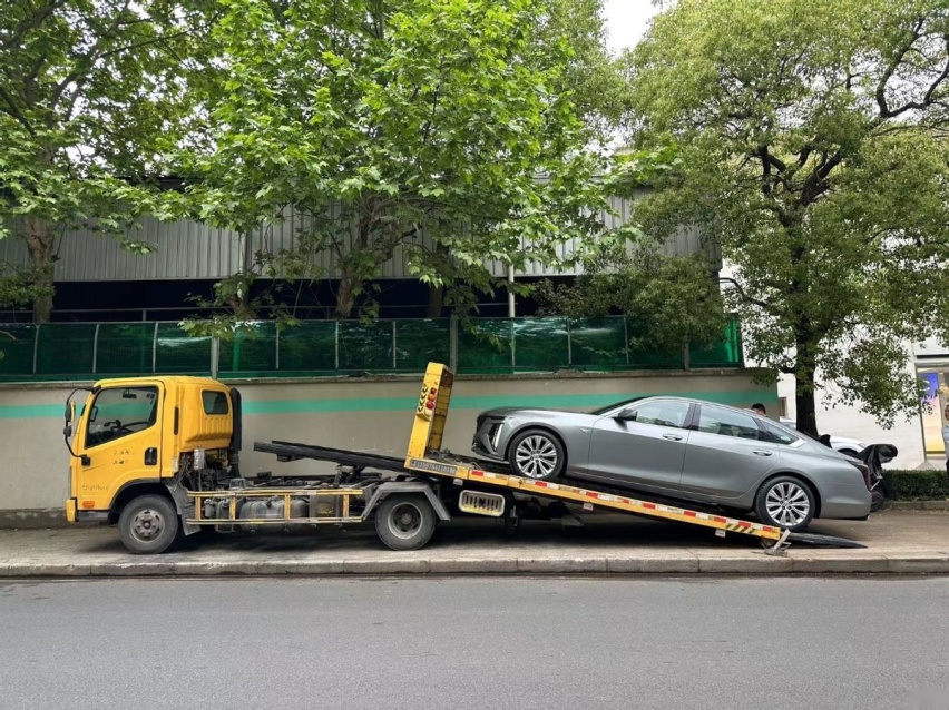 全新凯迪拉克CT6路透照流出，豪华车都这么卷了吗！