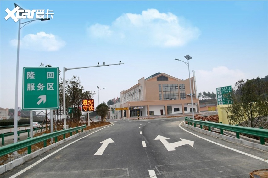 新手司机进高速服务区这几条规矩要知道不然容易吃亏