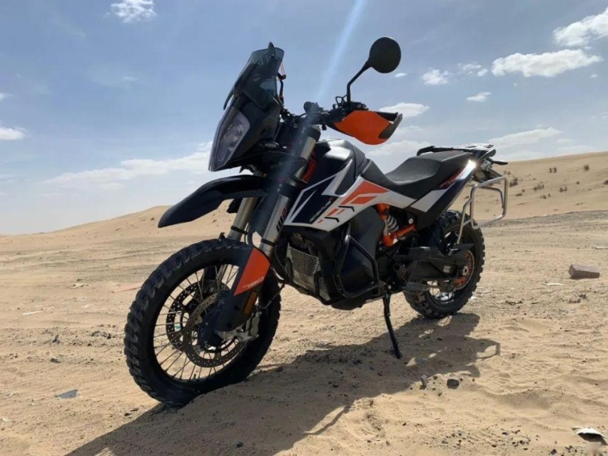 摩托车也“掀桌子”式官降！不到8万买KTM ADV，还买宝马水鸟吗
