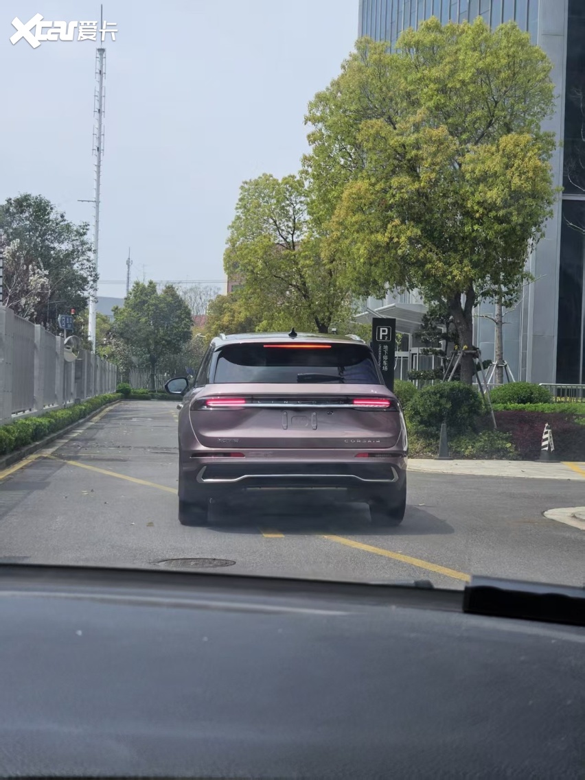 哇林肯这个紫色漆面里是不是有珠光?