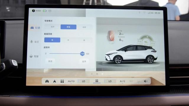 15万就能体验问界M5同款的鸿蒙座舱？评测几何M6智能化