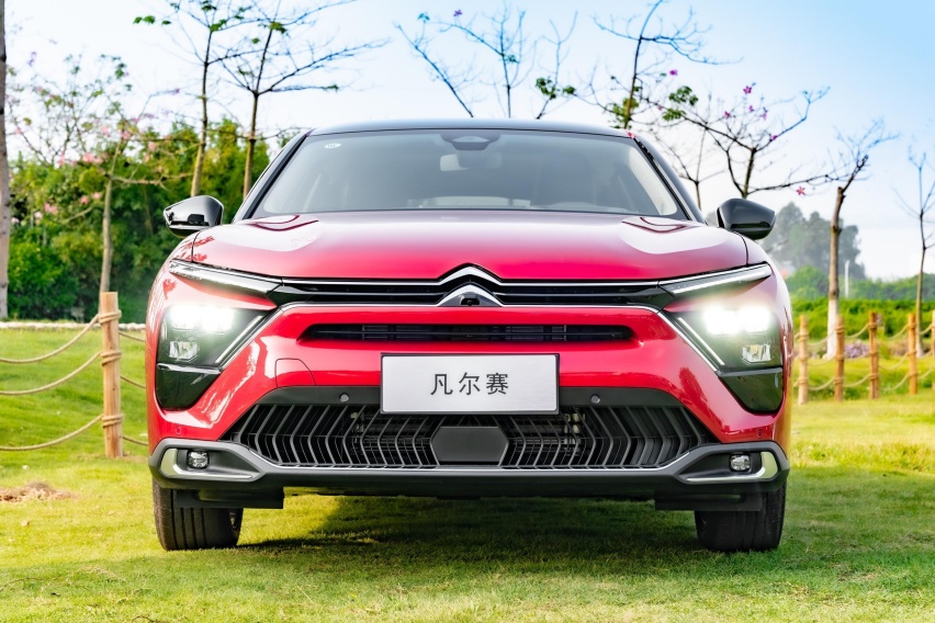 凡尔赛C5X:14.37万起售,标配19寸大轮毂,1.6T+8AT