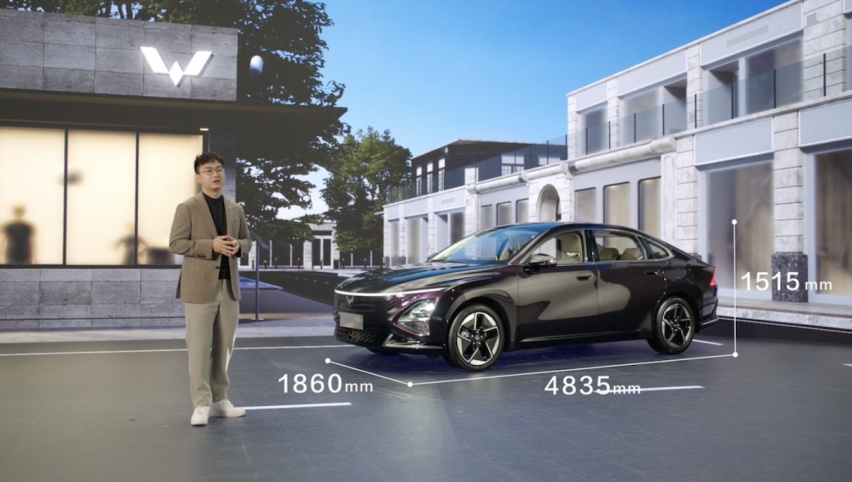 空间媲美B级车，百公里仅3.98个油，五菱星光扯下油车遮羞布？