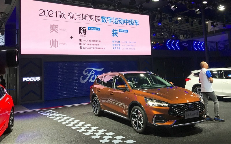 车展实拍：福克斯猎装版售15.38万，行李箱容积1620L