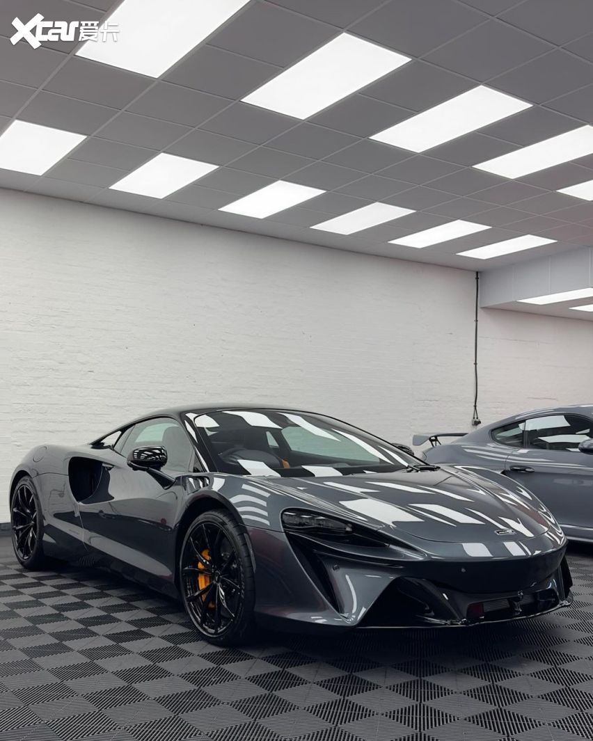 xpel与亮面的迈凯伦artura