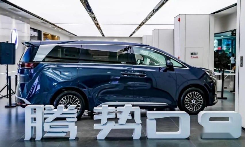 起步33.5万，硬顶别克GL8，腾势D9到底怎么样？