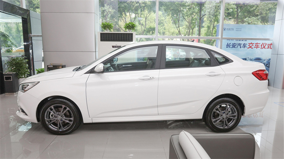 7萬買輛長安逸動DT,每年養(yǎng)車1.6萬,剛畢業(yè)用得起? 7萬買輛長安逸動DT,每年養(yǎng)車1.6萬,剛畢業(yè)用得起?