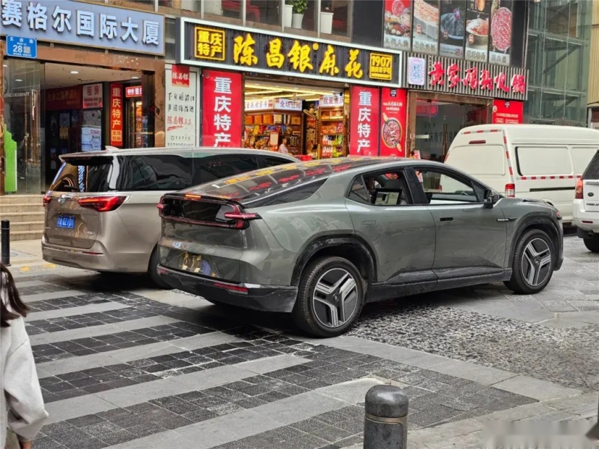 【E汽车】长安启源E07现身街头