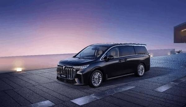 重新定义豪华MPV 岚图全球首款大型豪华电动MPV亮相！