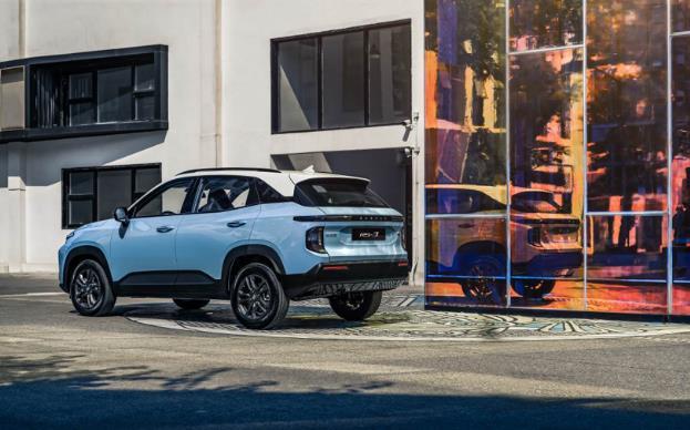 全新宝骏RS-3上市，搭载1.2T引擎，造型如同太空车！