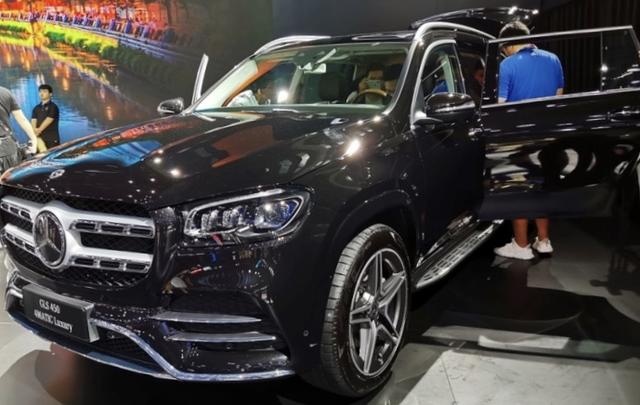 全新奔驰GLS450国内首发！更大尺寸与独特尾灯你会喜欢吗？