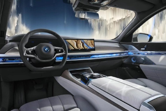 纯电动BMW i7上市 首批车主将获限量版艺术版画