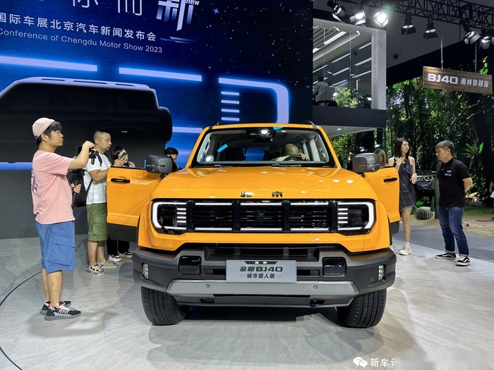 2023成都车展：无框车门+双联屏，全新北京BJ40正式亮相