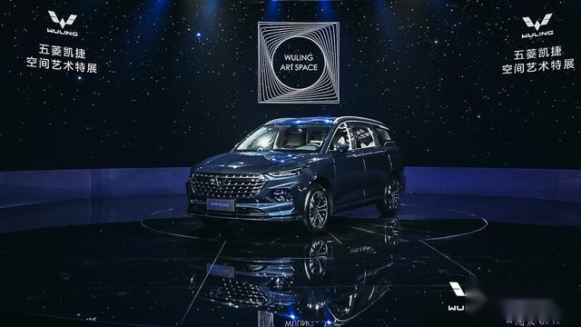 定位大四座家用车，五菱凯捷开启预售，起价8.98万元