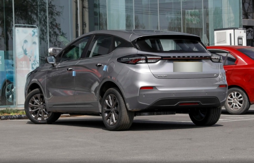 定位紧凑型SUV，起售价14.37万，吉利几何C销量差理所应当？