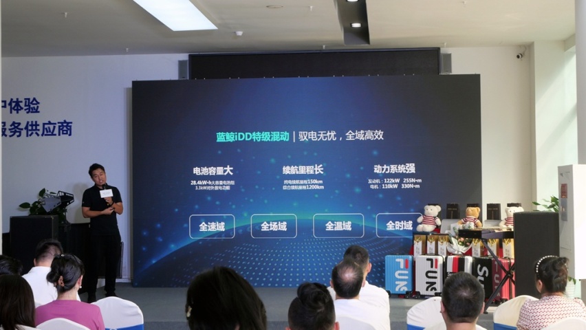沉浸式体验汽车机器人，“欧尚Z6智行中国”登陆重庆站尽显实力