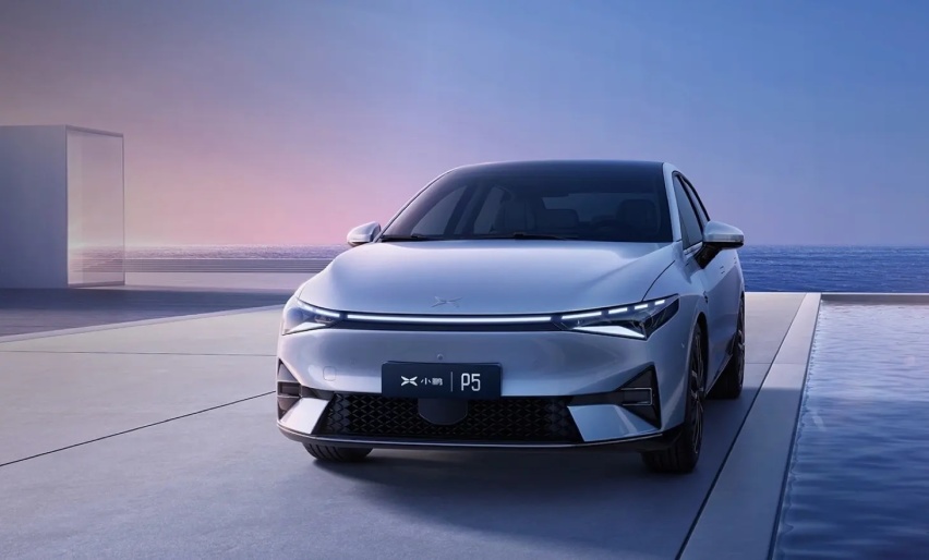 小鹏P5对比比亚迪秦PLUS EV，要激光雷达还是刀片电池？