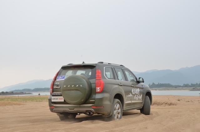 试驾测评：三把锁+坦克调头，造就30万内“最硬核”的国产车？