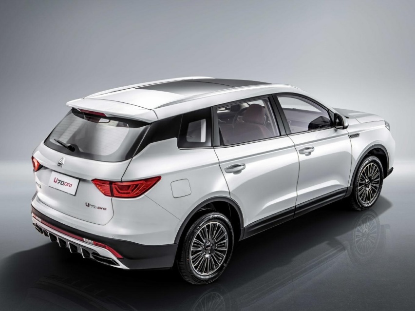 中国重汽U70 PRO：8.98万买7座中型SUV，轴距2米8