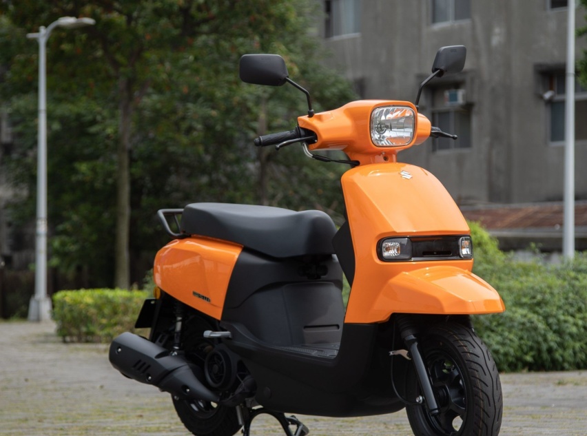 2023铃木SUI 125新车试驾：K-car风格踏板摩托车