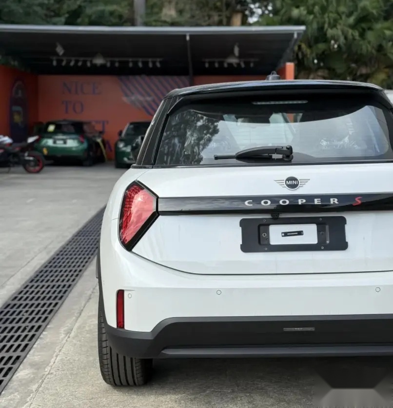 新一代MINI COOPER五门版到店，电MINI同款设计，搭1.5T