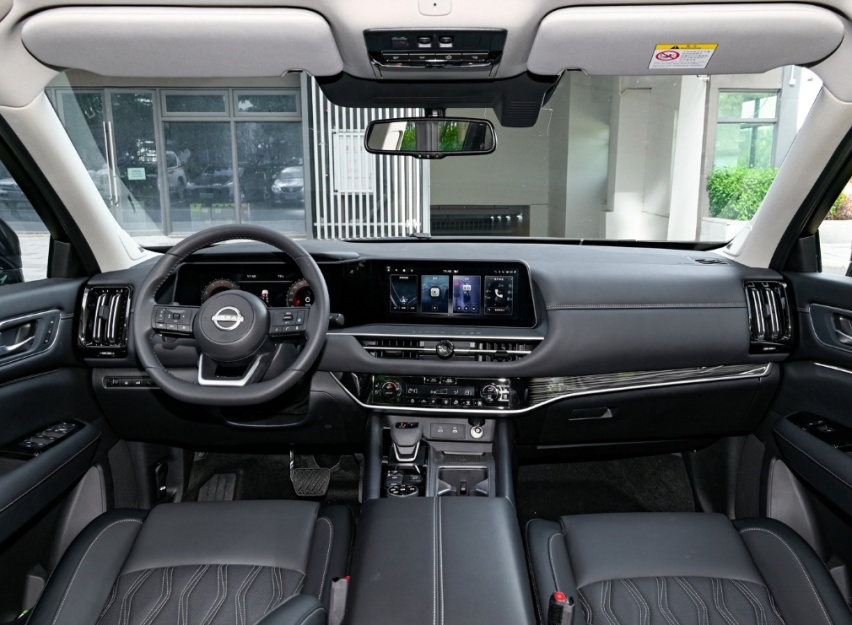 日产推出的全新中大型SUV，车长超5米1，标配2.0T+9AT