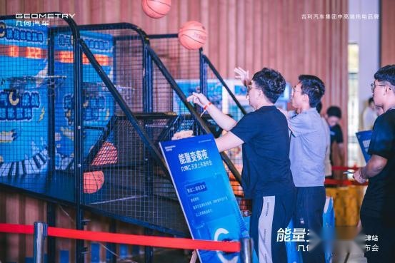 所有的答案都选C 几何C位出道