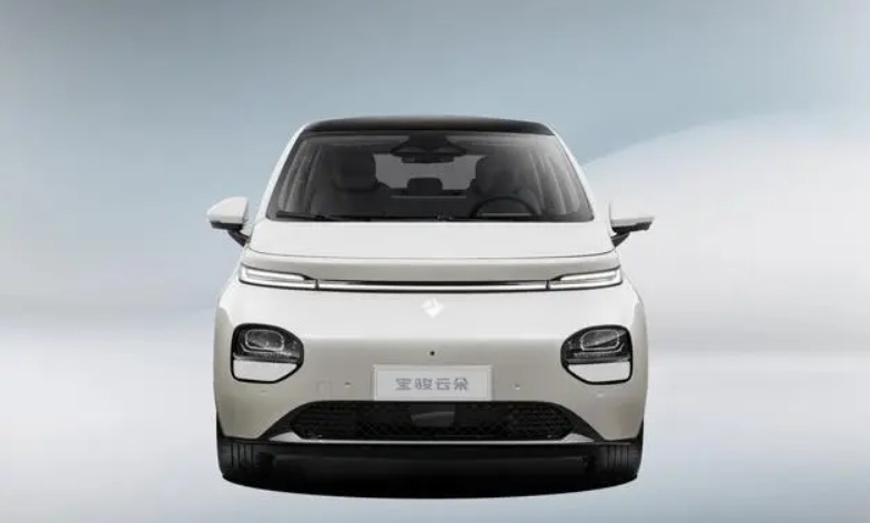 宝骏EQ200电动轿车曝光，将于明年上市