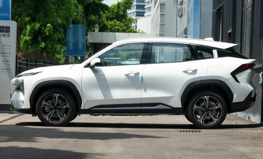 还不如直接定位中型SUV，对标探岳，红旗HS3：我错了？