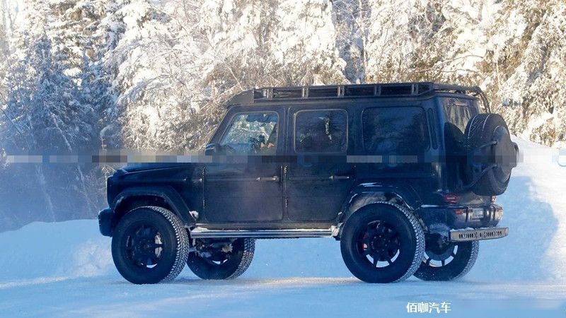 2022-mercedes-g-class-4x4-squared-spy-photo (5).jpg