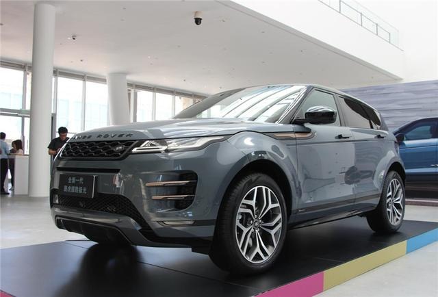 35.58万元起，全新一代揽胜极光上市，买奔驰GLC还是买它