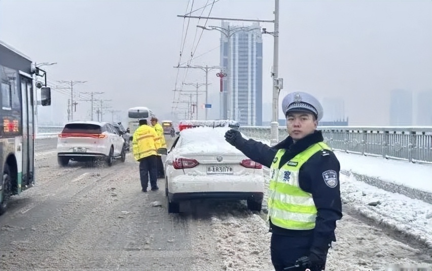 雨雪冰冻天气来袭，想开电动车回老家过年的，最好记住这几点