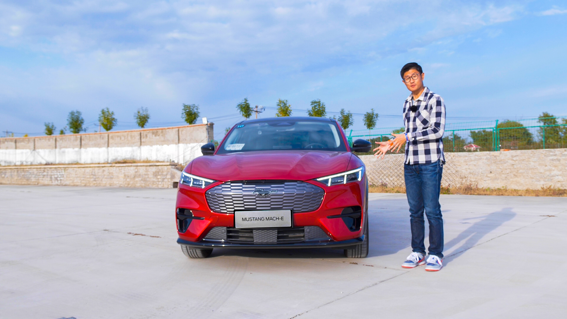 724��� 늄�܇�]��Ȥ������Mustang Mach-E�o����