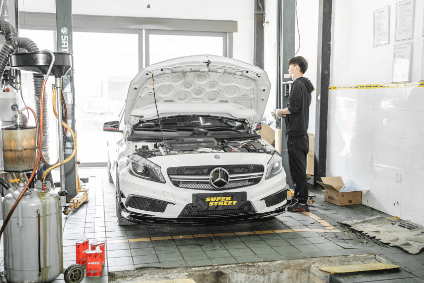 强劲油膜保护，奔驰AMG A45更换安索75W140差速器油