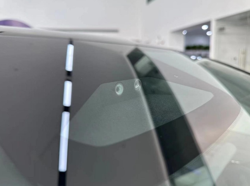 2024款岚图追光PHEV，可预判路况的魔毯悬挂，双电机+1.5T