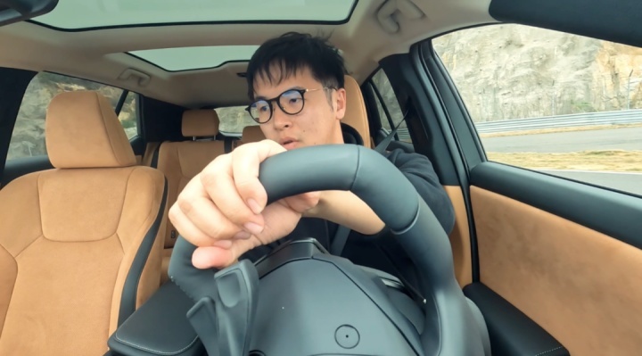 这就对了！赛车方向盘直接量产？