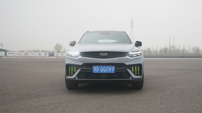 2.0T+8AT动力组合，突出运动化元素，体验吉利星越S