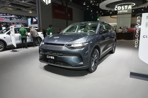 配2.0T+8AT变速箱，定位中型SUV，红旗HS5怎么样？