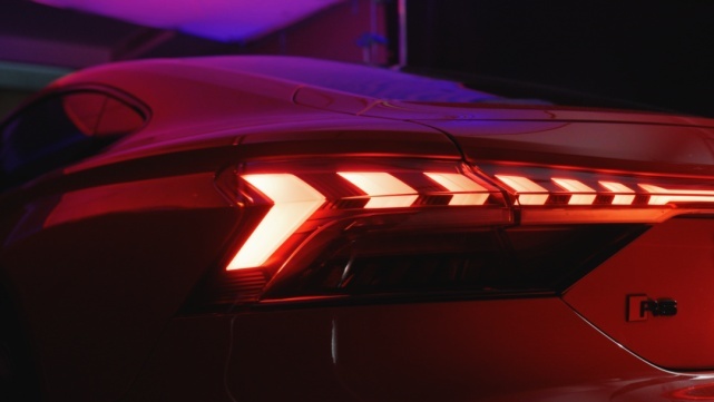 四门纯电GT演绎强悍科技性能，赛道抢先试驾奥迪RS e-tron GT