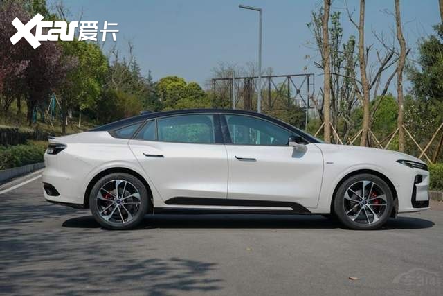 全新蒙迪欧对比奥迪A4L？别说就算豪华品牌又如何