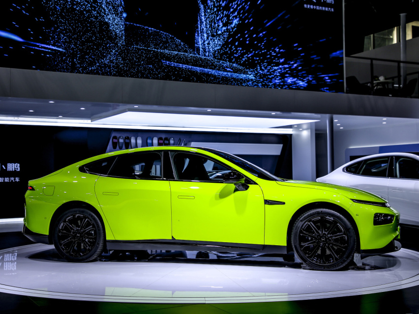 比特斯拉Model3大一圈，配鹏翼门+智能音乐座舱，售价23.99万起