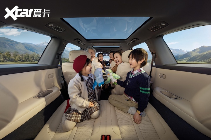 风光正好，华境S用一台车装下一家人的舒适与安心
