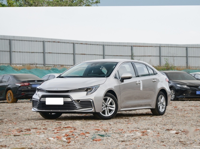 丰田的“大号雷凌”，长近4米7，配2.0L+CVT油耗5.58L，不到