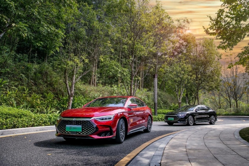 头部之争：降到历史低价的Model 3、Y与销量创新高的比亚迪汉唐