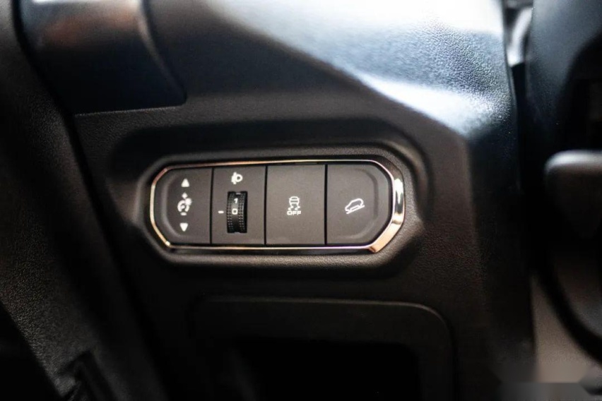15万预算还想买后桥带锁的SUV？我提了这台同级唯一之选