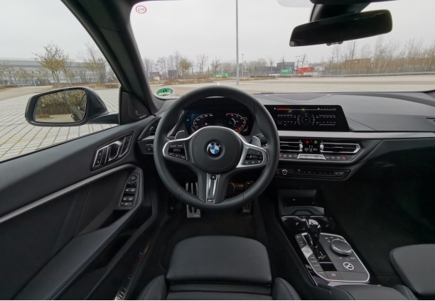 深度试驾全新宝马M235i:一部“来都来了”的异类高性能前驱