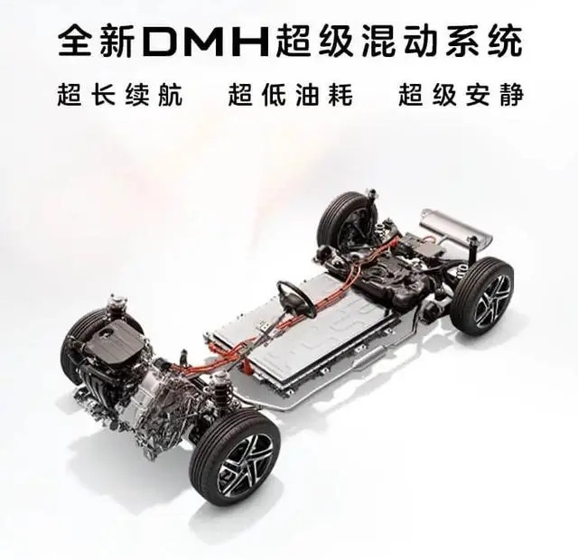 荣威中大型轿车D7亮相成都车展，纯电+超混双动力是亮点