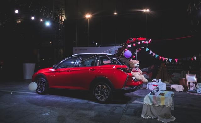 满载奇思妙想 ，东风风神奕炫天团奇妙空间体验夜空降宁波