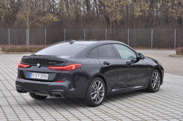 深度试驾全新宝马M235i:一部“来都来了”的异类高性能前驱